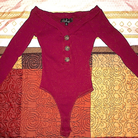 (NWOT) LuLus Lilith Burgundy Off-the-Shoulder V-Neck Long Sleeve Ribbed Bodysuit - Picture 3 of 10